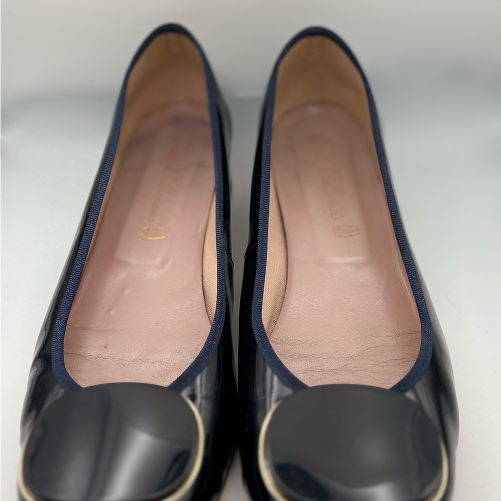 Pretty Ballerinas Black Flats with Gold Accent